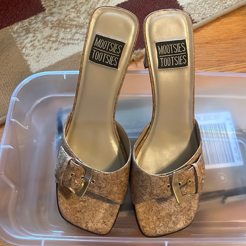 Mootsies Tootsies. Tan, size 10.